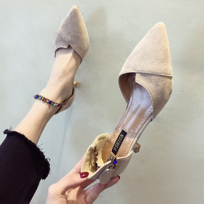 Modern női cipő extravagáns sarokkal, két színben