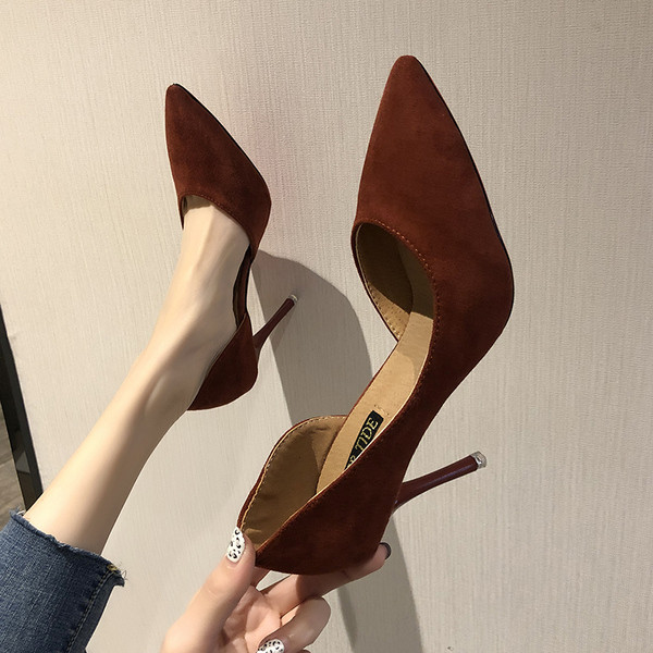 Stílusos női magassarkú cipő több színben