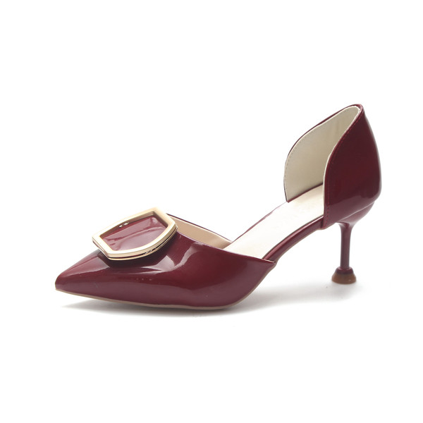 Női modern magas sarkú lakkcipő csattal