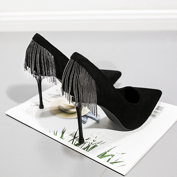 Stílusos női magassarkú cipő fekete színben