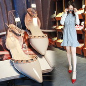 Eko bőrből készült modern női cipő díszszemekkel