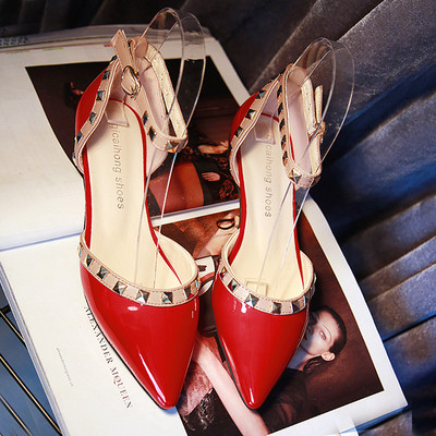 Eko bőrből készült modern női cipő díszszemekkel