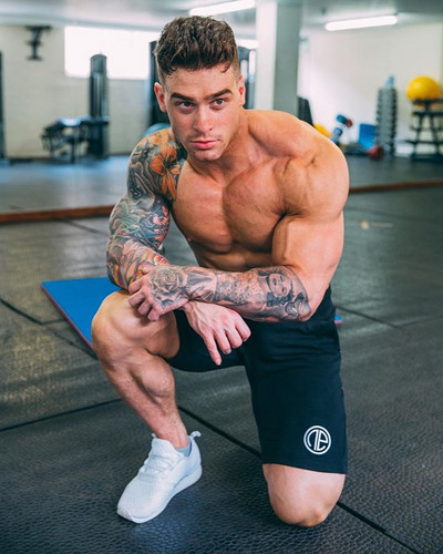 Καθημερινά ανδρικά σορτς  παντελόνια  σε τρία χρώματα με εφαρμογές