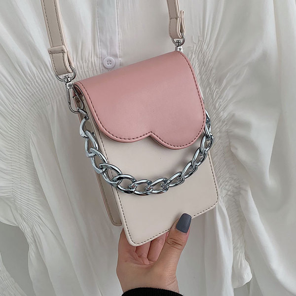 Öko bőrből készült modern női táska négy színben fém elemekkel és hosszú füllel