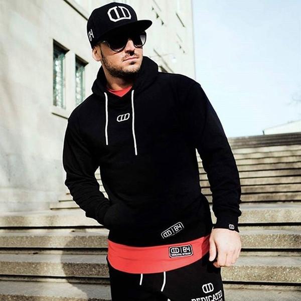 Férfi sportpulóver fekete színben kapucnival