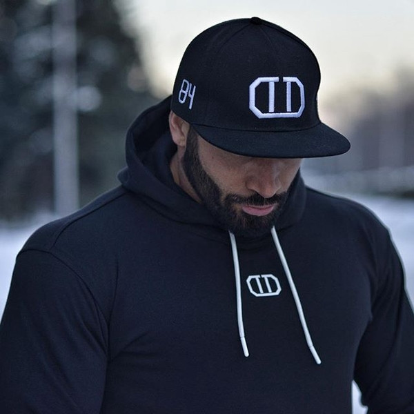 Férfi sportpulóver fekete színben kapucnival