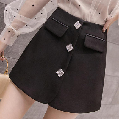 Modern női szoknya-nadrág fehér és fekete színben