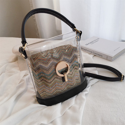 Modern női táska átlátszó huzattal öt színben, fém elemekkel és hosszú fémlánccal