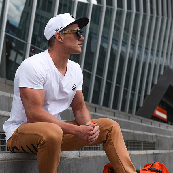 Αθλητικό ανδρικό μπλουζάκι σε τρία χρώματα με εφαρμογή