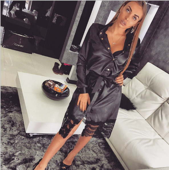 Stílusos női ruha V-nyakkal és csipkével, négy színben