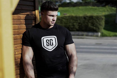 Modern férfi póló rátéttel