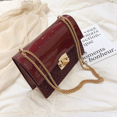 Stílusos női táska fényes elemekkel három színben fém csattal és hosszú fém fogantyúval