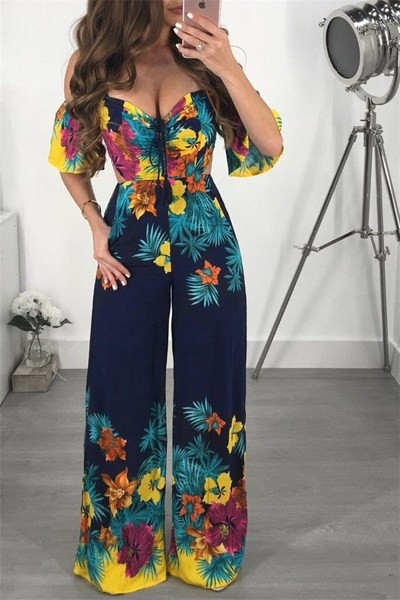 Γυναικείες μοντέρνες φόρμες με φλοράλ μοτίβα σε δύο χρώματα