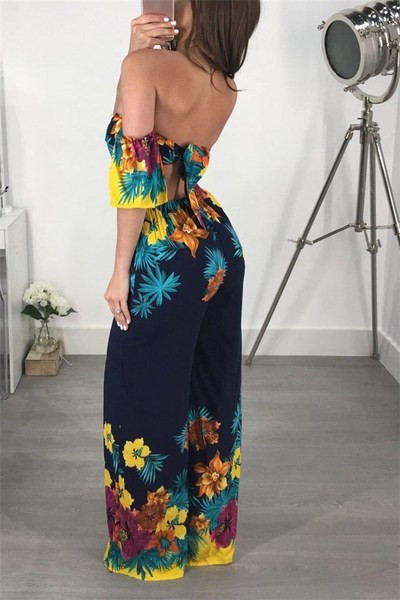 Γυναικείες μοντέρνες φόρμες με φλοράλ μοτίβα σε δύο χρώματα