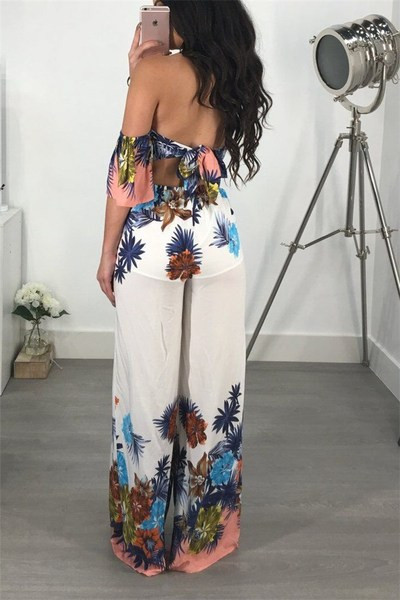 Γυναικείες μοντέρνες φόρμες με φλοράλ μοτίβα σε δύο χρώματα