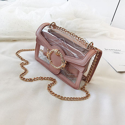 Κομψή γυναικεία έκο δερμάτινη τσάντα σε τέσσερα χρώματα με τρισδιάστατα μεταλλικά στοιχεία και μεγάλη λαβή από μέταλλο