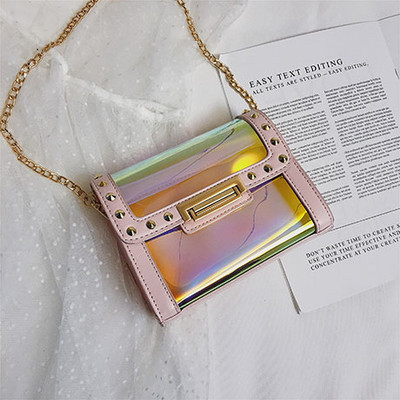 Elegáns női táska irizáló színekben, fém csattal és hosszú fémlánccal