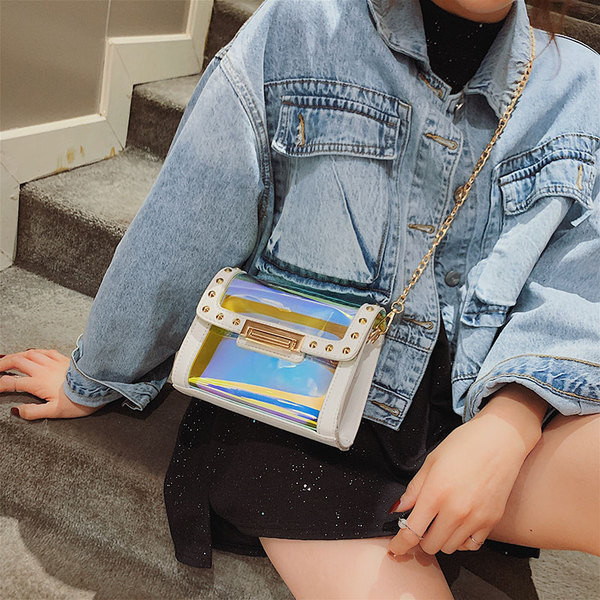 Elegáns női táska irizáló színekben, fém csattal és hosszú fémlánccal