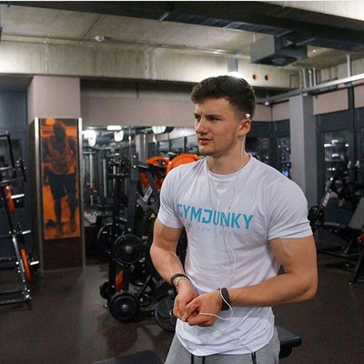 Modern férfi póló négy színben felirattal