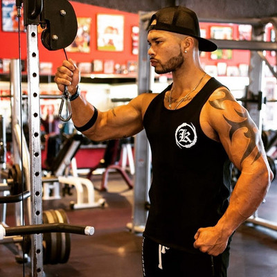 Modern férfi felső, fekete-fehér rátéttel