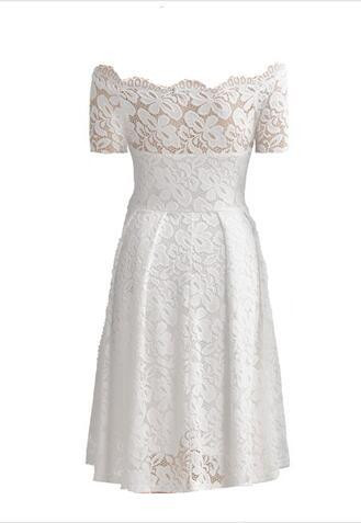 Елегантна дамска рокля разкроен модел с дантела и къс ръкав