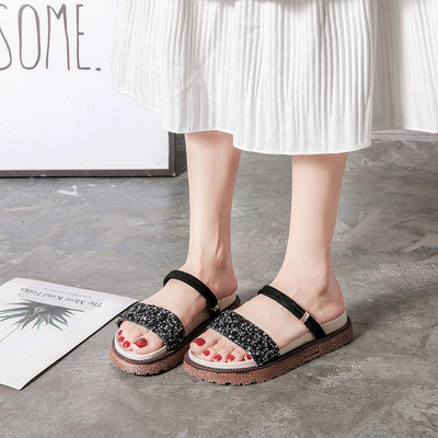 Γυναικεία σανδάλια σε μαύρο και χρυσό χρώμα