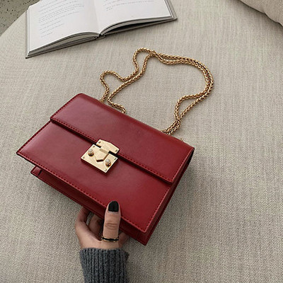 Öko bőrből készült modern női táska négy színben fém csattal és hosszú fém lánccal