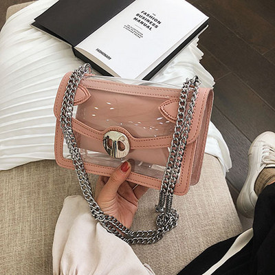 Μοντέρνα γυναικεία τσάντα με τρισδιάστατα στοιχεία σε τρία χρώματα και μεγάλη μεταλλική αλυσίδα