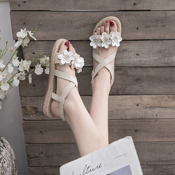 Elasztikus és 3D elemes női szandál két színben