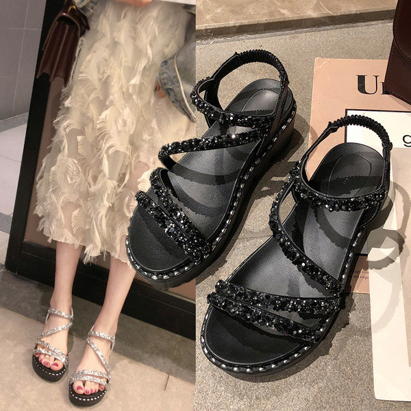 Γυναικεία σανδάλια με χοντρά πέλματα σε μαύρο και ασημί χρώμα