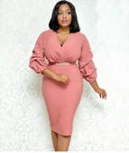 Stílusos női ruha rózsaszín gyöngyökkel