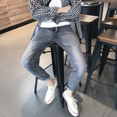 Μοντέρνα ανδρικά τζιν με δίχρωμη εφαρμογή