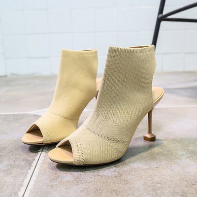 Pantofi de dama actuali cu toc subtire in negru si bej