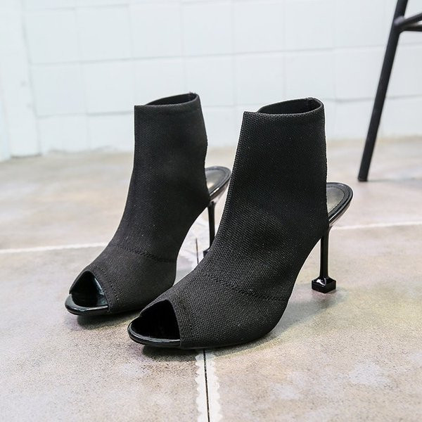 Pantofi de dama actuali cu toc subtire in negru si bej