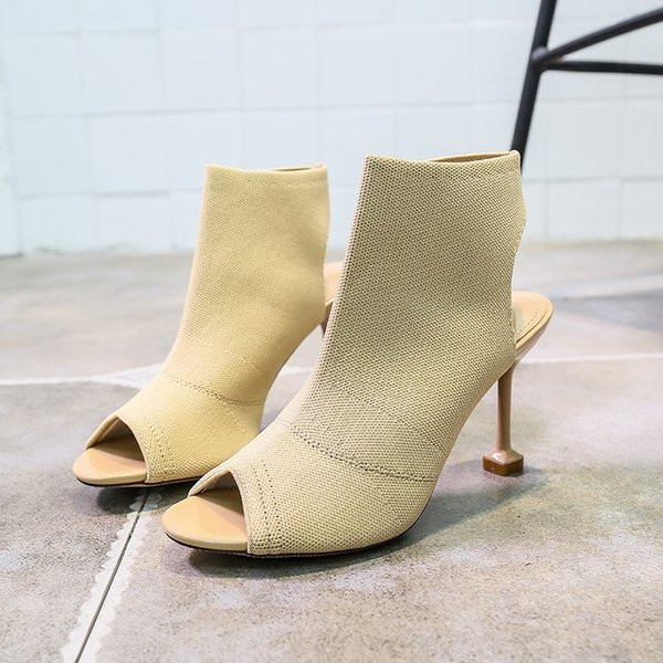 Pantofi de dama actuali cu toc subtire in negru si bej