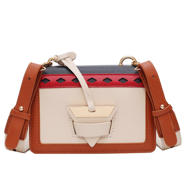 Μοντέρνα έκο δερμάτινη  γυναικεία τσάντα  με μεταλλικά στοιχεία και μακρά δερμάτινη λαβή