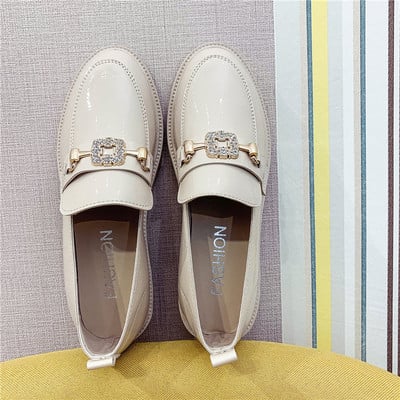 Μοντέρνα γυναικεία μοκασίνια με επικάλυψη δύο χρωμάτων