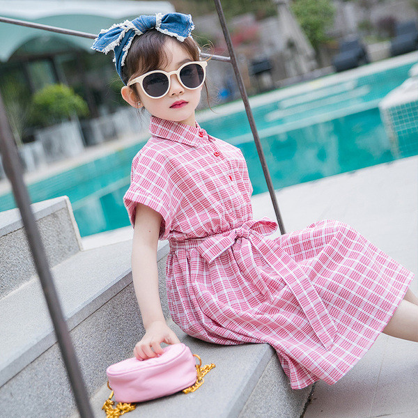 Modern gyerekruha rövid ujjal és gallérral