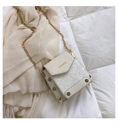 Geantă de damă modernă în trei culori cu elemente strălucitoare și un lanț metalic lung
