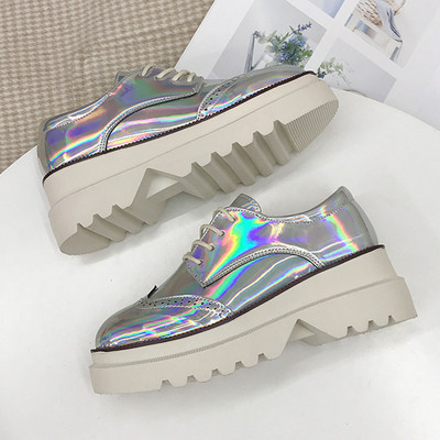 Új modell alkalmi női cipő fűzővel, két színben