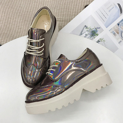 Új modell alkalmi női cipő fűzővel, két színben