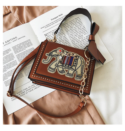 Geanta de dama moderna cu aplicatii si elemente 3D in patru culori