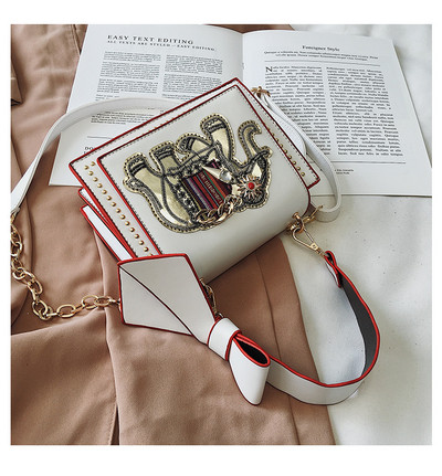 Geanta de dama moderna cu aplicatii si elemente 3D in patru culori