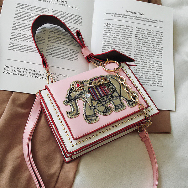 Geanta de dama moderna cu aplicatii si elemente 3D in patru culori