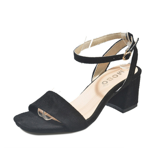 Stílusos női szandál vastag sarkú több színben