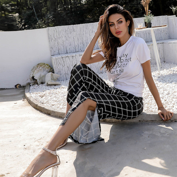 Alkalmi női nadrág magas derékkal és hasítékkal