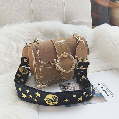 Μοντέρνα γυναικεία τσάντα σε τέσσερα χρώματα από οικολογικό δέρμα με μεταλλικά στοιχεία και μακρά λαβή