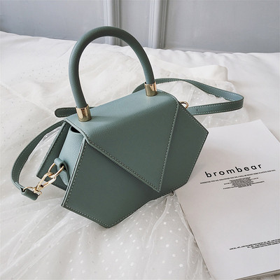 Κομψή  γυναικεία τσάντα με ασύμμετρη μορφή οικολογικού δέρματος σε τρία χρώματα με μικρή και μακρά λαβή