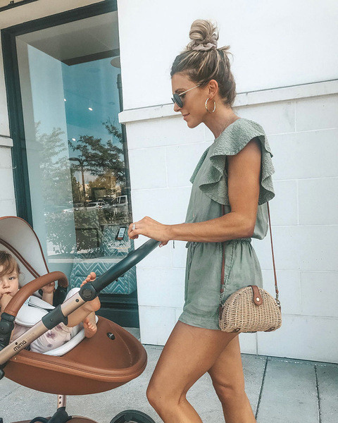 Καθημερινές γυναικείες φόρμες ν με λαιμόκοψη και κορδόνια