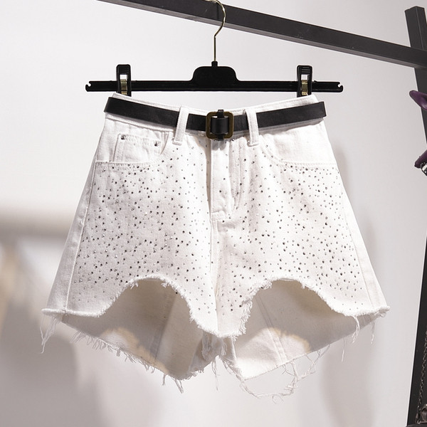 Modern női rövidnadrág szakadt motívumokkal és kövekkel két színben